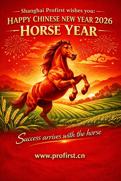 Caballo rojo en campos verdes y dorados para el Año Nuevo chino 2026, Año del Caballo
